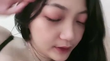 Temenin Bobo Kak Amelia Sambil Nyusu Yuk Dream