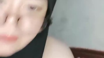 Bokep Jilbab – Jilbab Host Toge Berkacamata Telanjang Omek Show