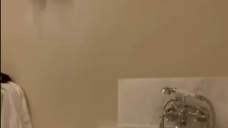 Bikin Konten Sextape Bathtub With Kekasih Hyper