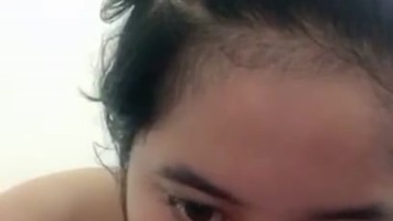 Bokep Indo Klarisa Sepong Dildo dan Kontol Temen