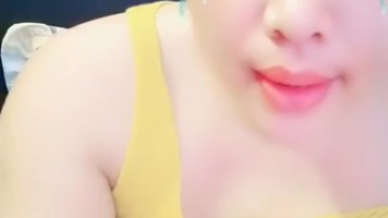 Bokep Indo Mami Chrystin Montok Omek Tanktop Kuning