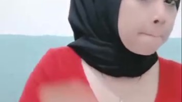 Bokep Indo Kiki Jilbab Latihan Nyepong Show