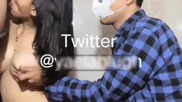 Bokep Ngentot – Neng Geulis Coba Sensasi Threesome Pas Live Private