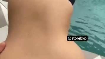 Bokep Premium Indo Rekam NGEWE Sama Bule Di Kolam Renang