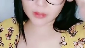 Leila Cakep Berkacamata Nyepong Jilat Otong Pacar Baru Nih